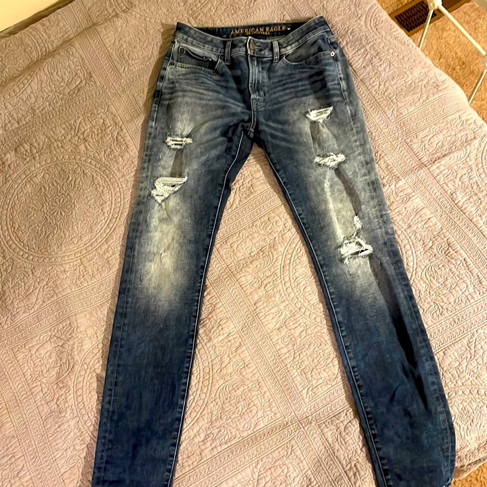 American Eagle jeans. Mens 30x34. Slim tapered. Distressed. Like new condition.